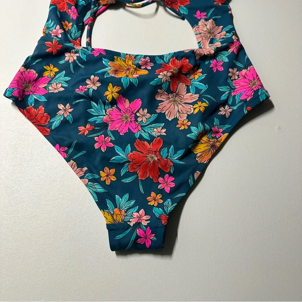 Shade Shore size‎ 38B one piece swimsuit.cut out middle tie, neck lace up back